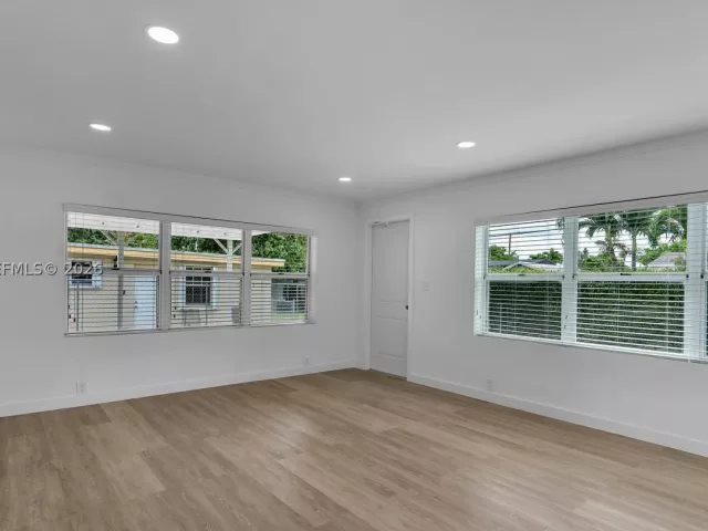 Продажа дома по адресу 4840 SW 5th Ter - фото 9278338