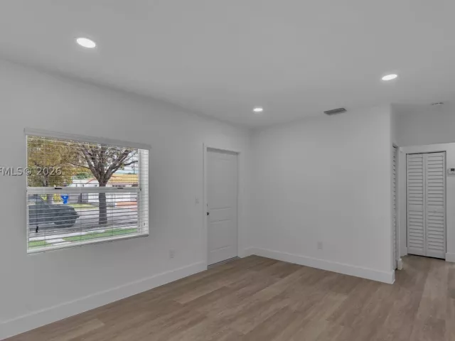 Продажа дома по адресу 4840 SW 5th Ter - фото 9278343