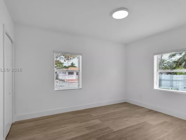 Продажа дома по адресу 4840 SW 5th Ter - фото 9278346