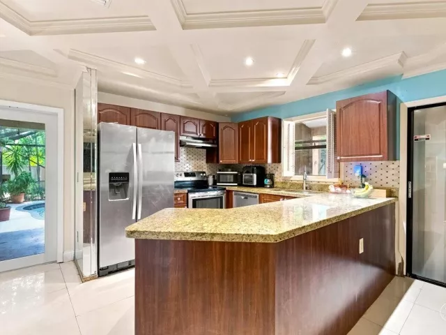 Продажа дома по адресу 1430 SW 88TH Way - фото 9279928