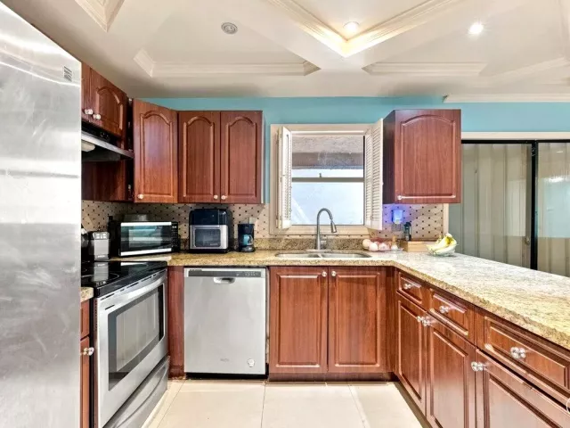 Продажа дома по адресу 1430 SW 88TH Way - фото 9279929