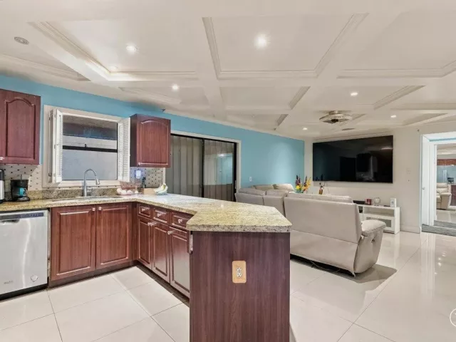 Продажа дома по адресу 1430 SW 88TH Way - фото 9279930