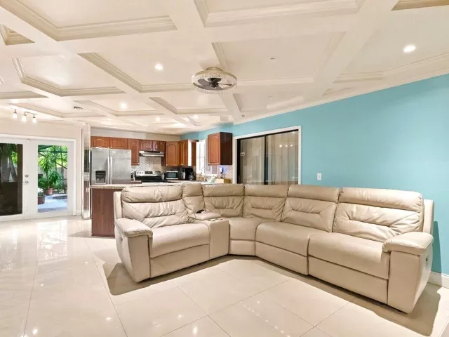 Продажа дома по адресу 1430 SW 88TH Way - фото 9279932