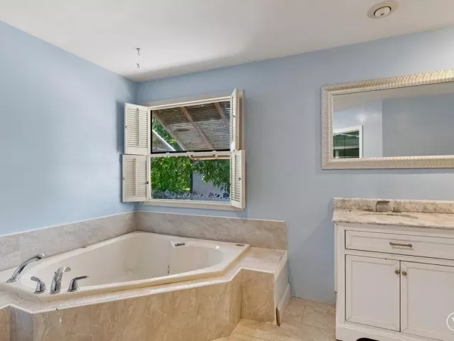 Продажа дома по адресу 1430 SW 88TH Way - фото 9279941