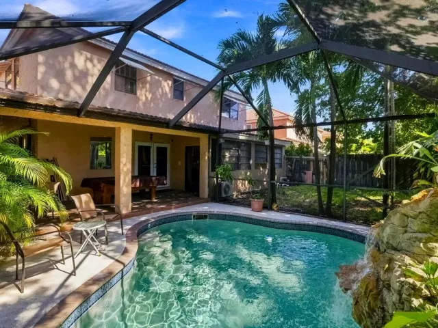 Продажа дома по адресу 1430 SW 88TH Way - фото 9279953