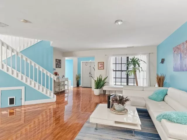 Продажа дома по адресу 1430 SW 88TH Way - фото 9279926