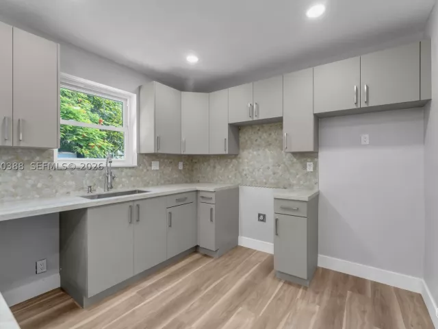 Продажа дома по адресу 425 NW 17th St - фото 9279964