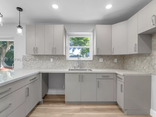 Продажа дома по адресу 425 NW 17th St - фото 9279965
