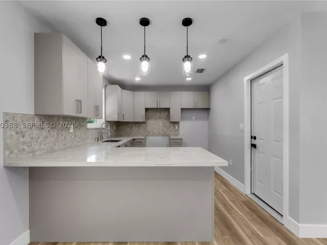 Продажа дома по адресу 425 NW 17th St - фото 9279966