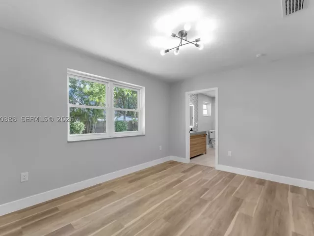 Продажа дома по адресу 425 NW 17th St - фото 9279978