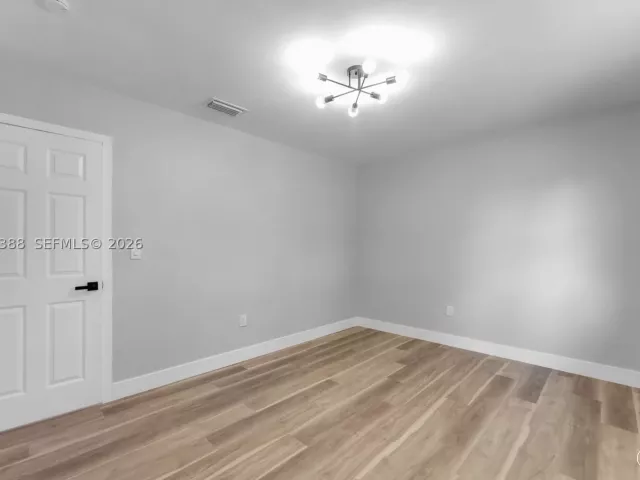 Продажа дома по адресу 425 NW 17th St - фото 9279979
