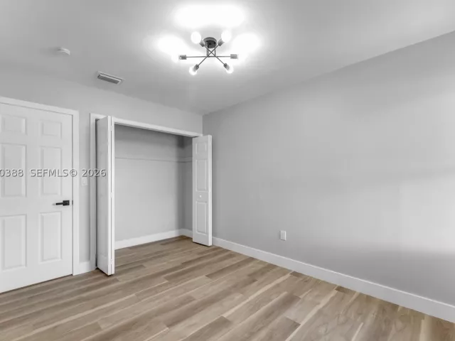 Продажа дома по адресу 425 NW 17th St - фото 9279980