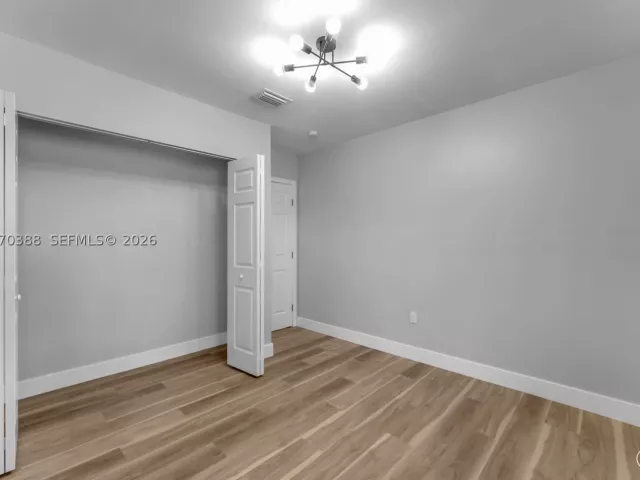Продажа дома по адресу 425 NW 17th St - фото 9279982