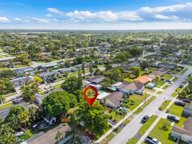 Продажа дома по адресу 425 NW 17th St - фото 9279994