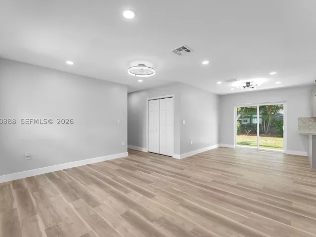 Продажа дома по адресу 425 NW 17th St - фото 9279958