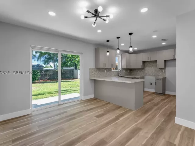 Продажа дома по адресу 425 NW 17th St - фото 9279960