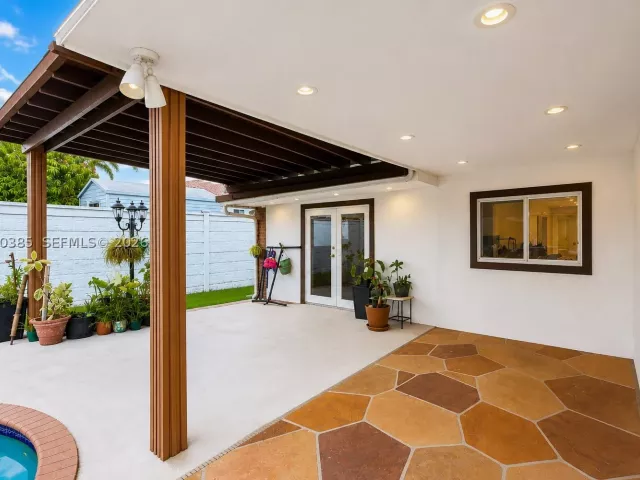 Продажа дома по адресу 12231 SW 1st St - фото 9296657