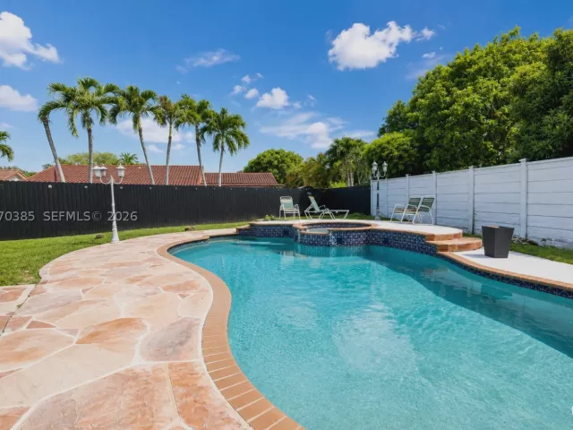 Продажа дома по адресу 12231 SW 1st St - фото 9296658
