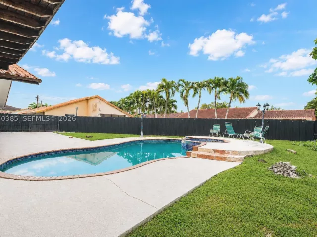 Продажа дома по адресу 12231 SW 1st St - фото 9296659