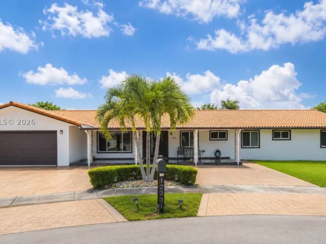 Продажа дома по адресу 12231 SW 1st St - фото 9296645