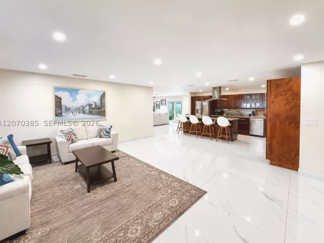 Продажа дома по адресу 12231 SW 1st St - фото 9296648