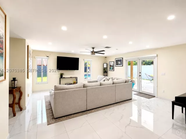 Продажа дома по адресу 12231 SW 1st St - фото 9296652