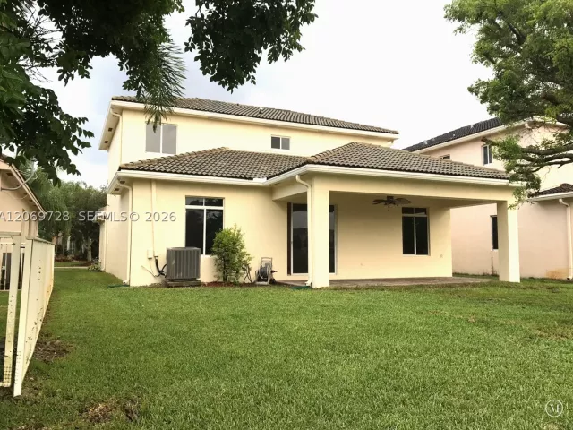 Дом в аренду по адресу 19351 SW 61st St 19351 - фото 9279595