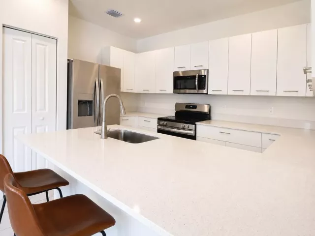 Продажа дома по адресу 12092 NW 24TH Place - фото 9304057
