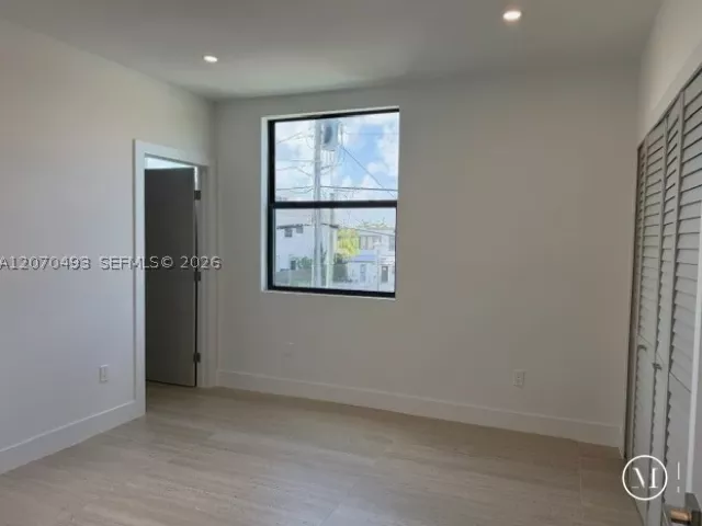 Продажа дома по адресу 2239 SW 14th St - фото 9301907