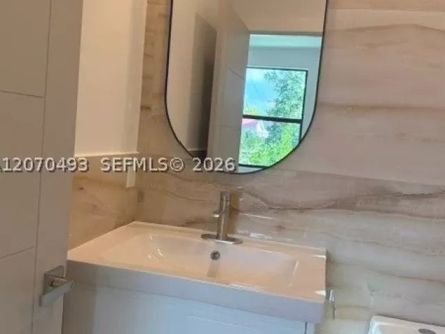 Продажа дома по адресу 2239 SW 14th St - фото 9301908