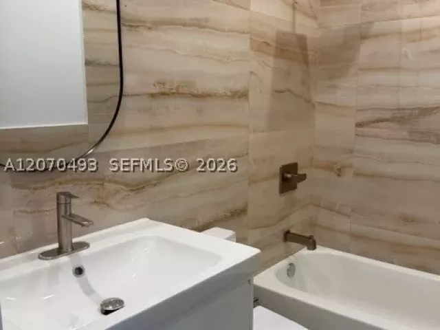 Продажа дома по адресу 2239 SW 14th St - фото 9301912