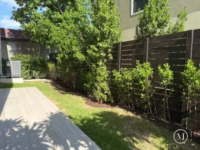 Продажа дома по адресу 2239 SW 14th St - фото 9301922