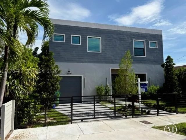 Продажа дома по адресу 2239 SW 14th St - фото 9301898