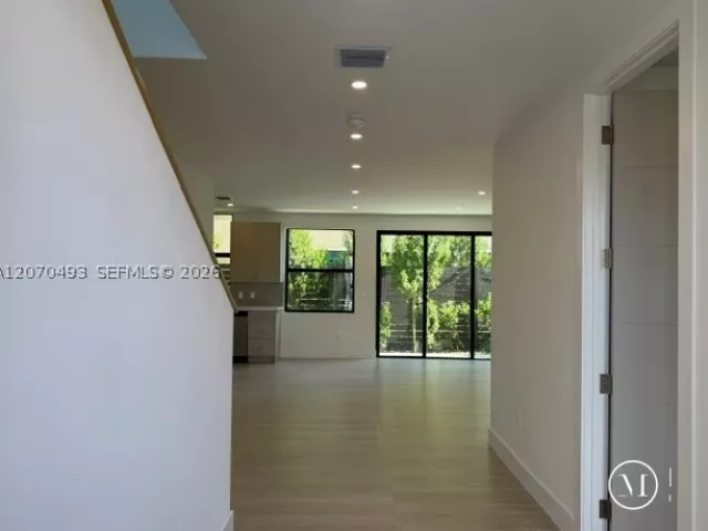 Продажа дома по адресу 2239 SW 14th St - фото 9301899