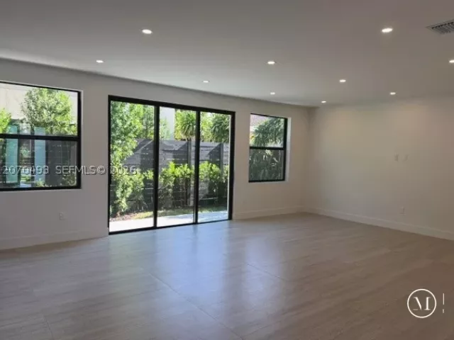 Продажа дома по адресу 2239 SW 14th St - фото 9301900