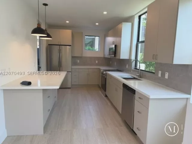 Продажа дома по адресу 2239 SW 14th St - фото 9301903