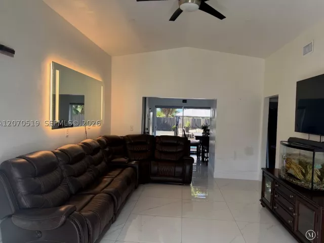 Продажа дома по адресу 11818 SW 273rd Ln - фото 9281428