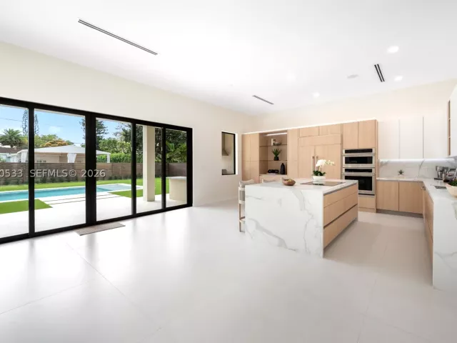 Продажа дома по адресу 6990 SW 58th St - фото 9281621