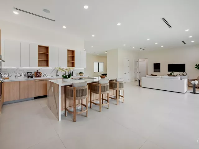 Продажа дома по адресу 6990 SW 58th St - фото 9281623
