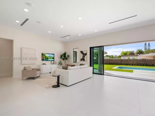 Продажа дома по адресу 6990 SW 58th St - фото 9281626