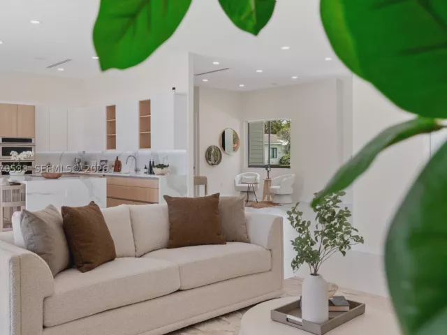 Продажа дома по адресу 6990 SW 58th St - фото 9281627