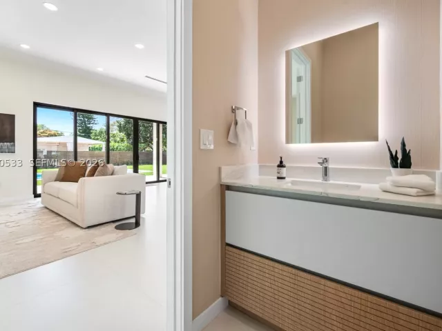 Продажа дома по адресу 6990 SW 58th St - фото 9281629