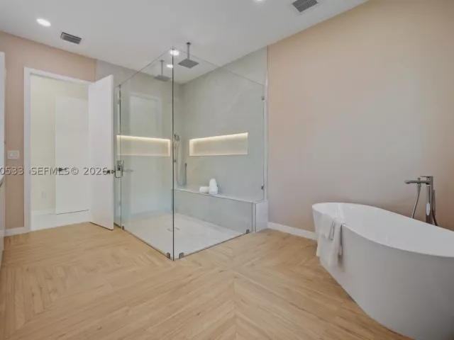 Продажа дома по адресу 6990 SW 58th St - фото 9281633