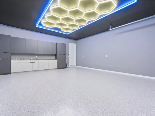 Продажа дома по адресу 6990 SW 58th St - фото 9281644