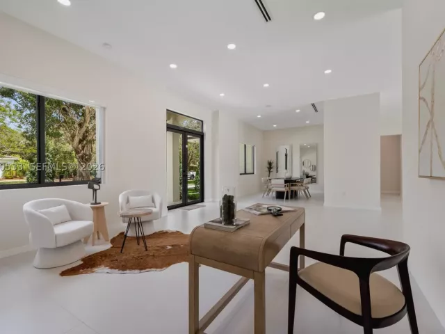 Продажа дома по адресу 6990 SW 58th St - фото 9281614