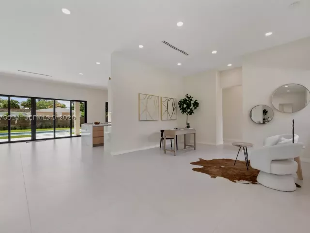 Продажа дома по адресу 6990 SW 58th St - фото 9281615
