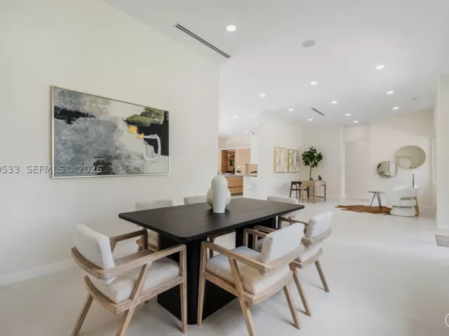 Продажа дома по адресу 6990 SW 58th St - фото 9281619