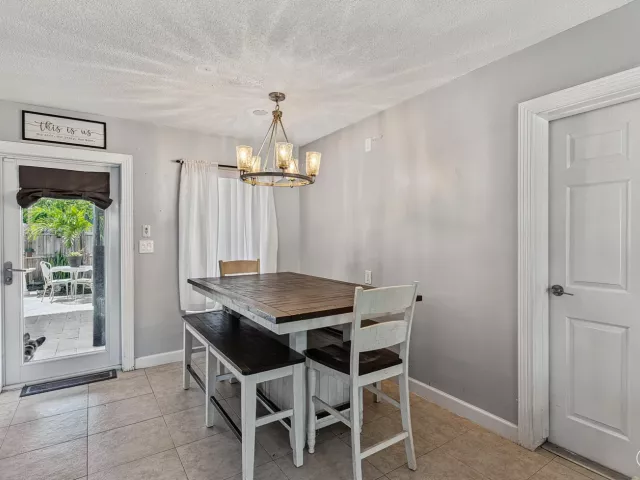Продажа дома по адресу 1419 SE 1ST Way - фото 9345005