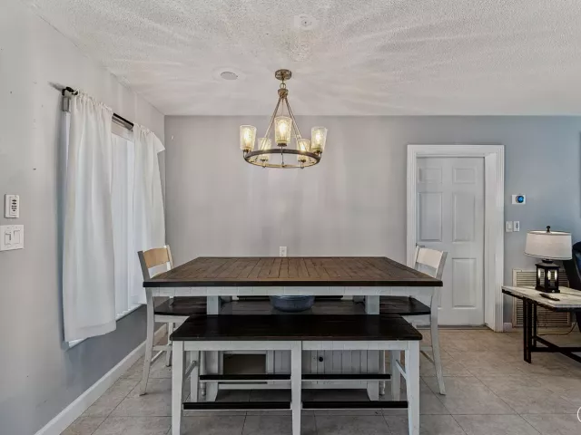 Продажа дома по адресу 1419 SE 1ST Way - фото 9345006