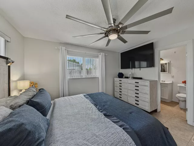 Продажа дома по адресу 1419 SE 1ST Way - фото 9345014